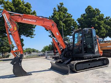 Escavatore cingolato HITACHI tipo ZX85USB5, anno 2