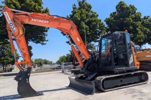 Escavatore cingolato HITACHI tipo ZX85USB5, anno 2