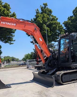Escavatore cingolato HITACHI tipo ZX85USB5, anno 2
