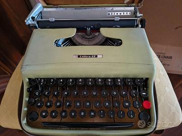Macchina da scrivere Olivetti - Lettera 22