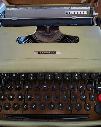 Macchina da scrivere Olivetti - Lettera 22