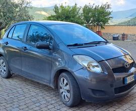 TOYOTA Yaris - 2010