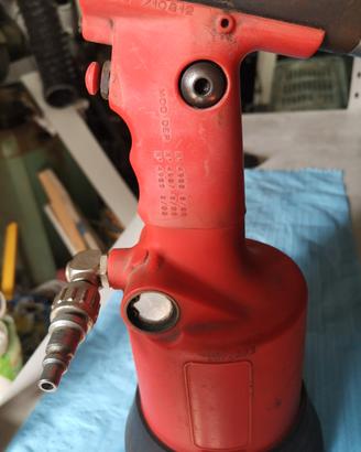 rivettatrice pneumatica Fac Rac 