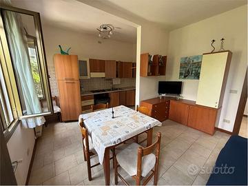 VILLETTA SINGOLA CON GIARDINO DI PERTINENZA