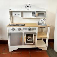 Cucina giocattolo in legno per bambini