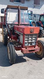 Trattore INTERNATIONAL 844-S 