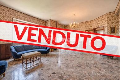 AMPIO APPARTAMENTO CON QUATTRO BALCONI, BOX AUTO E