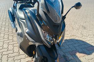 Kymco AK 550