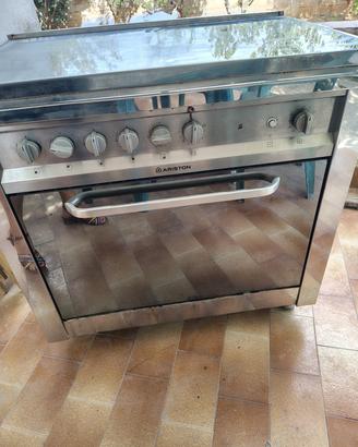cucina Ariston gas e elettrica