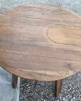Tavolo in legno rotondo restaurato antico