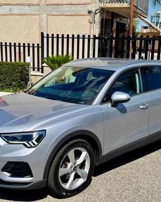 AUDI Q3 35 TDI S tronic Business Advanced