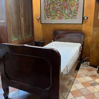 Letto singolo antico