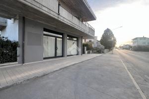 NEGOZIO A ROSETO DEGLI ABRUZZI