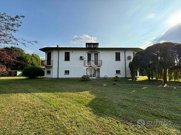 VILLA SINGOLA A RIVOLTA D'ADDA