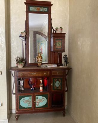 Elegante console stile liberty