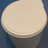 Cestino sotto lavabo con coperchio automatico