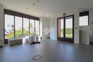 NEGOZIO A CASATENOVO