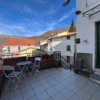 CASA SEMINDIPENDENTE A NE