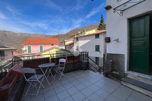 CASA SEMINDIPENDENTE A NE