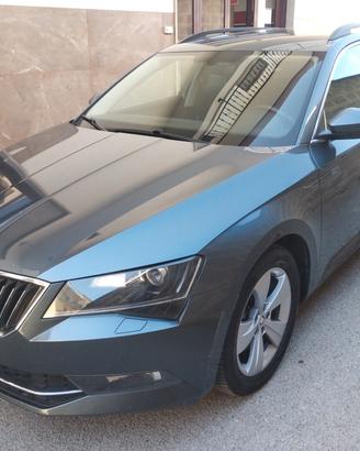 Skoda Superb 2.0 TDI DSG Wagon Style