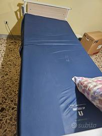 Letto singolo ospedaliero con sponde