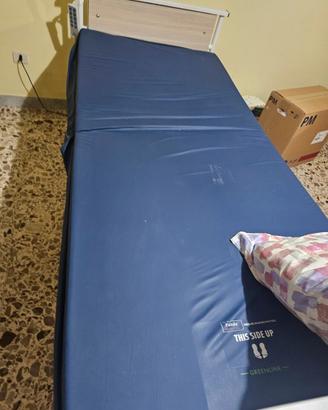Letto singolo ospedaliero con sponde