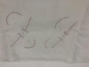 Asciugamano in lino iniziali L e P