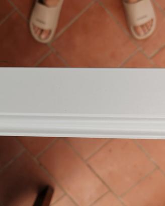 zoccolino di legno bianco