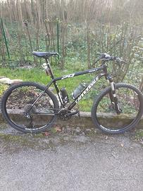 Bicicletta mountain bike cannondale