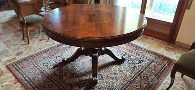 Tavolo rotondo a colonna centrale in stile classic