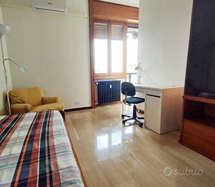 Camera singola con ampio balcone privato