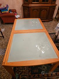 Tavolo in legno e vetro allungabile 