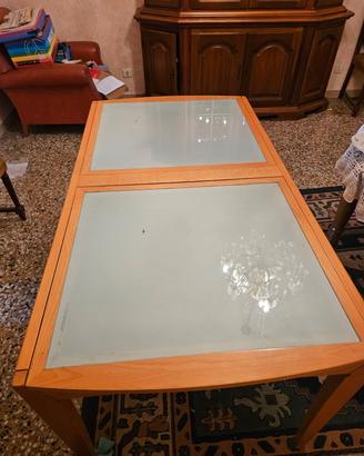 Tavolo in legno e vetro allungabile 