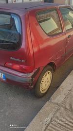 Fiat 600 rossa