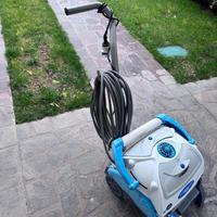 ROBOT PULITORE PER PISCINA