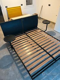 Letto matrimoniale con comodini mobili integrati