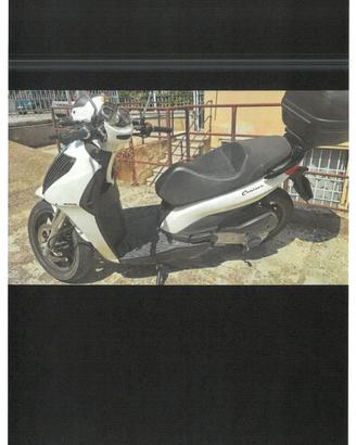 SCOOTER PIAGGIO CARNABY 300