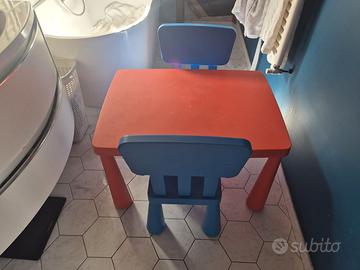 Set Tavolino IKEA MAMMUT con 2 sedie per bimbi