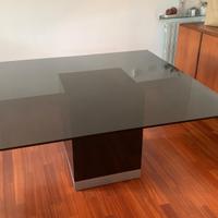 Tavolo di design quadrato in cristallo fumé