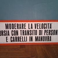 Cartello moderare la velocità