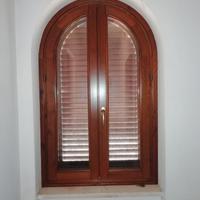 finestre in legno e persiane in ferro