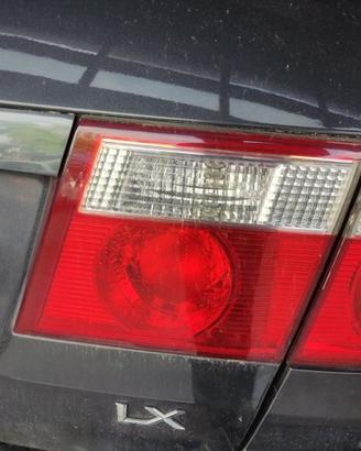 Fanale post dx int KIA CARENS del 2005