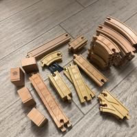 Binari in legno trenino Thomas