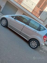 Auto da riparare di motore