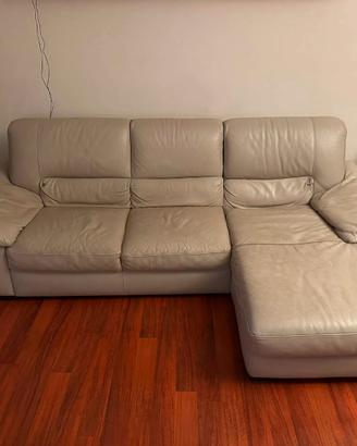 Divano in pelle con chaise longue