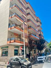 Piazza Gramsci 3 vani uso UFFICIO