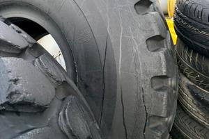 Pneumatici 23.5-25 usati