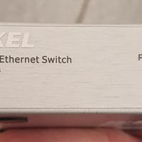 SWITCH ETHERNET 8 PORTE ZYXEL 10/100 Mbps ES-108A