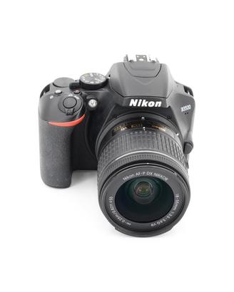 Nikon D3500 con AF-P 18-55mm f/3.5-5.6 G VR