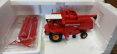 Modellino mietitrebbia Massey Ferguson 760